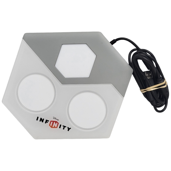 Nintendo Wii Disney Infinity Game with Portal & 2 Character Figures - Picture 2 of 8